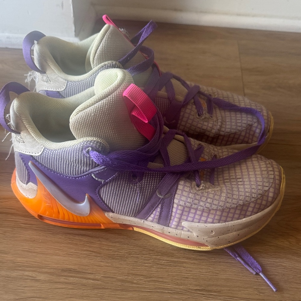 NIKE Lebron Witness 4.5 Big Kids'Shoes Purple and Orange Sneakers